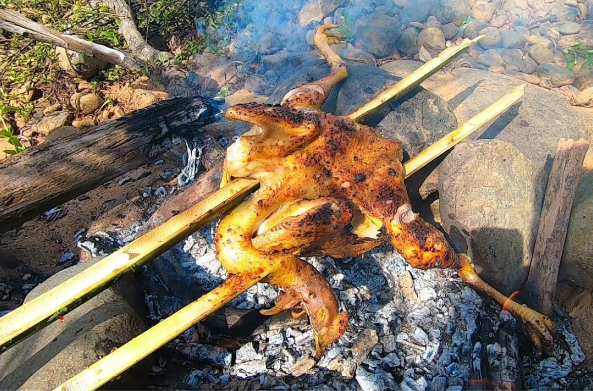 Gà bản nướng than hồng