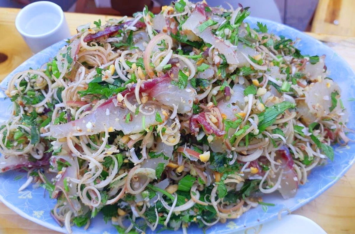 Gỏi cá trắm Nhật Lệ