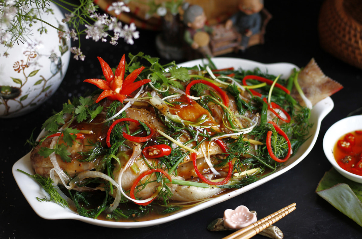 Mực hấp chấm nước mắm gừng