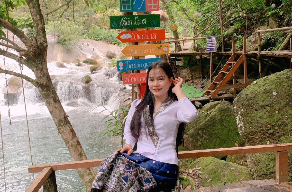 Nghỉ trưa tại bãi suối