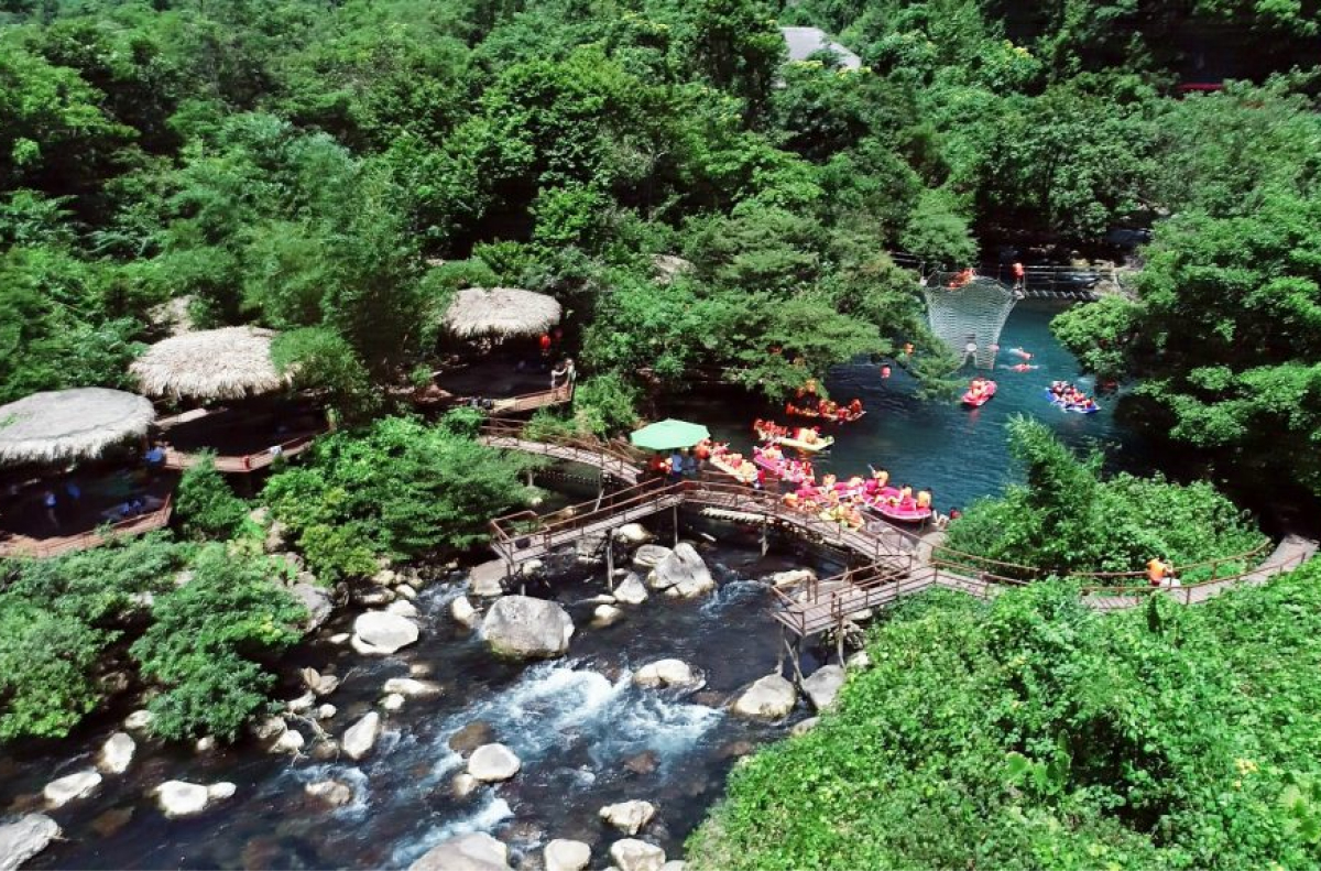 Suối Nước Moọc