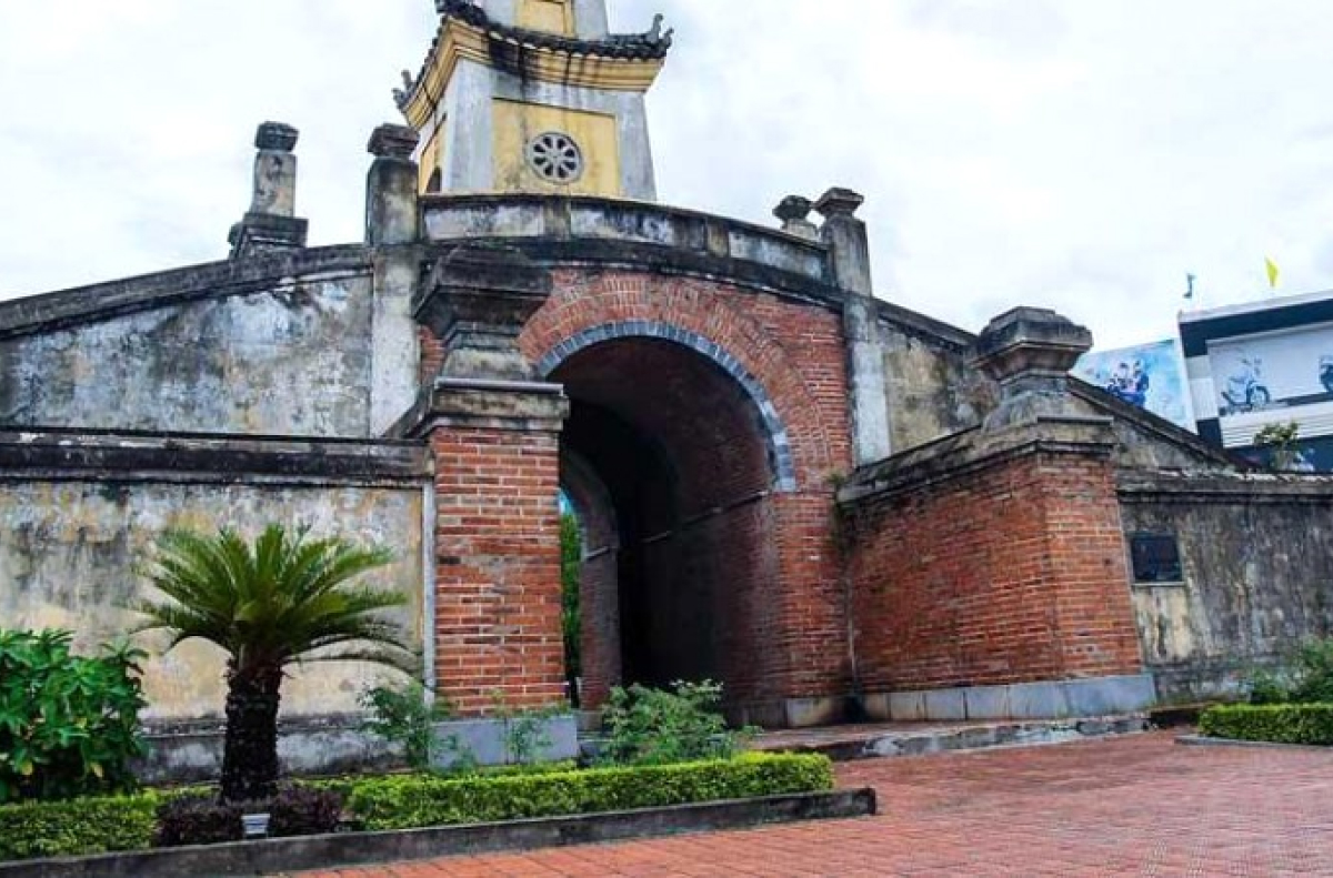 Chiêm ngưỡng kiến trúc độc đáo của di tích hơn 200 năm tuổi