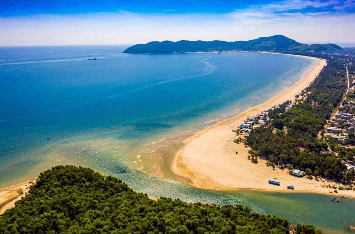 Khám phá vẻ đẹp quyến rũ của biển Cảnh Dương