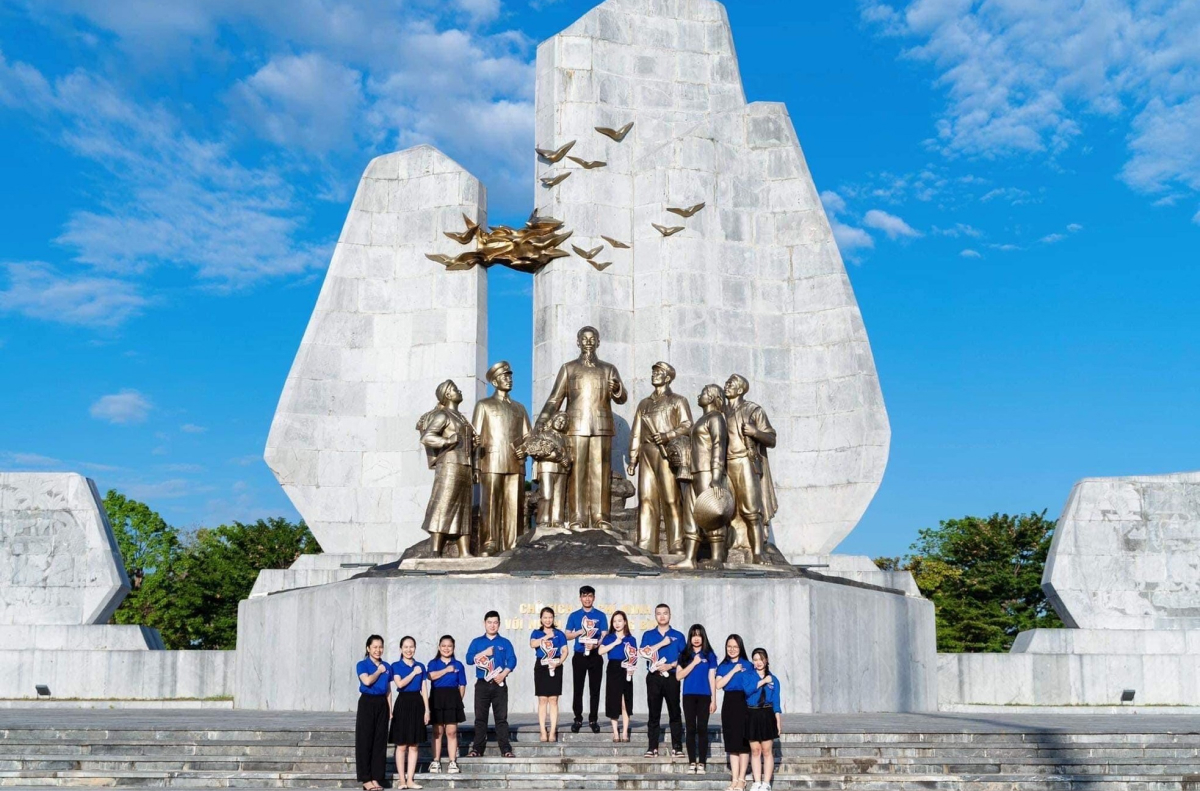 Lưu ý khi tham quan Quảng trường Hồ Chí Minh Đồng Hới