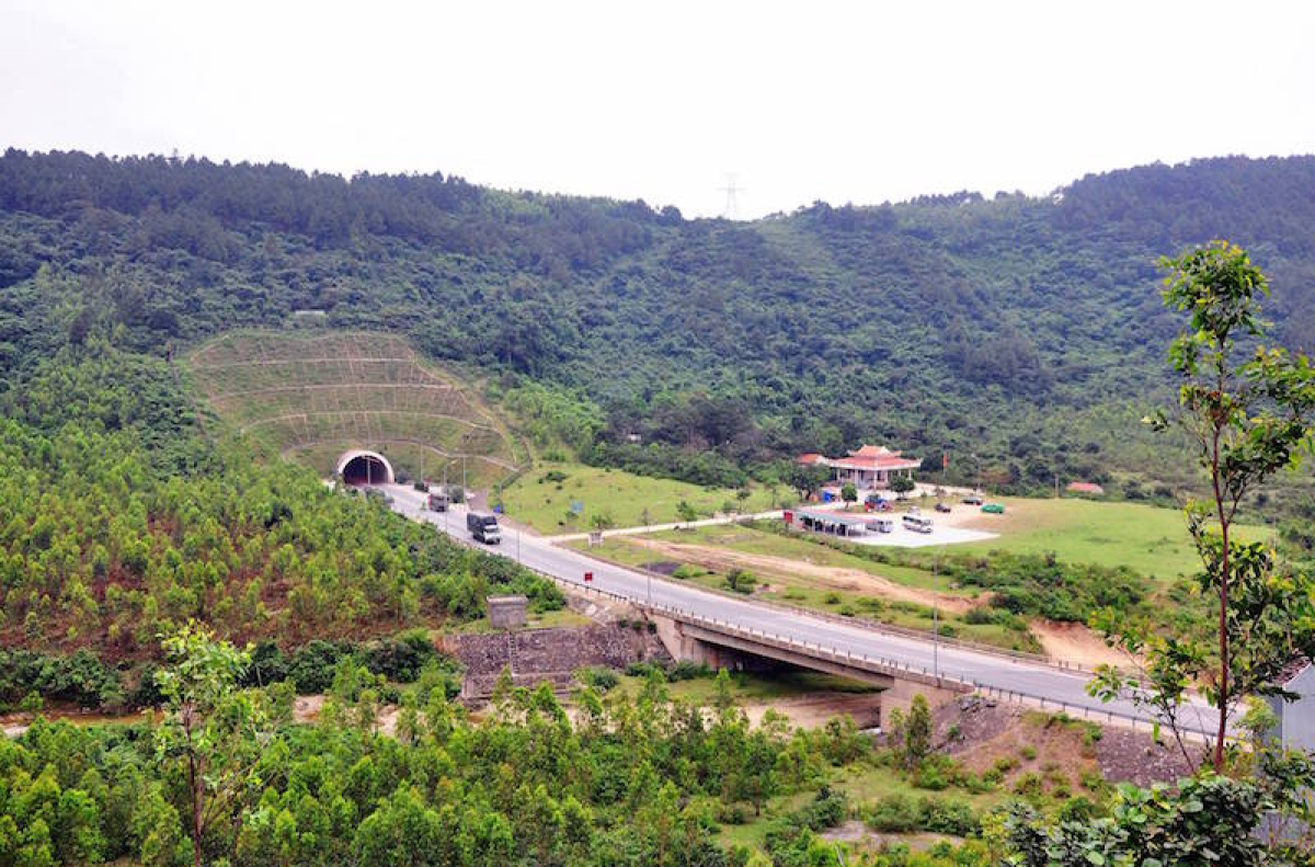 Vẻ đẹp nguyên sơ, hùng vĩ của Đèo Ngang
