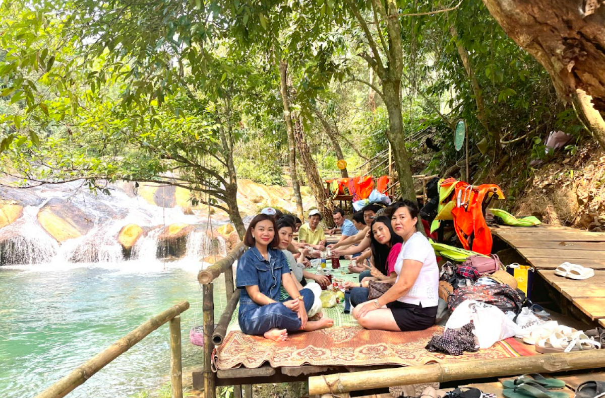 Ăn trưa giữa rừng – Thưởng thức ẩm thực Trường Sơn dân dã