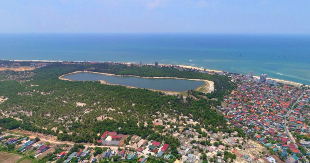 "Check-in Hồ Bàu Tró Đồng Hới – Hồ Nước Ngọt Cổ Đại Bên Biển Nhật Lệ"