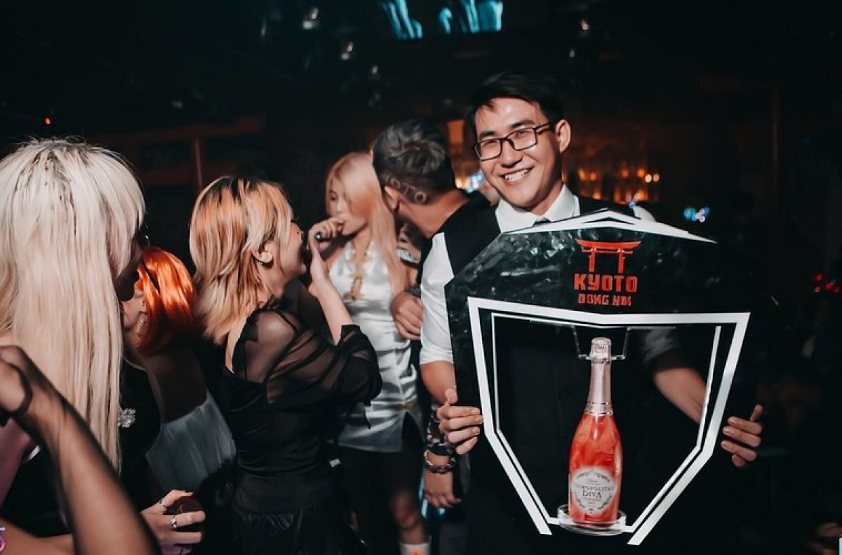 Giờ mở cửa – Đêm nào cũng là tiệc