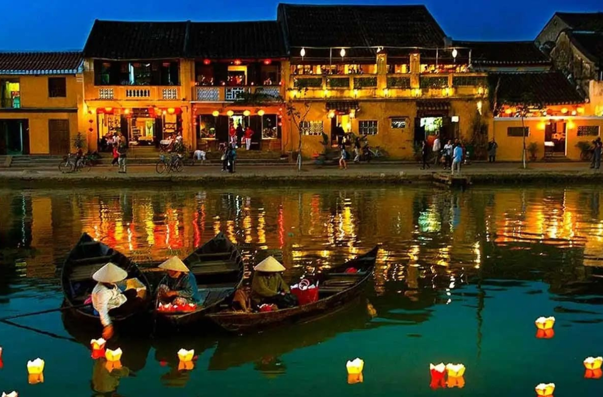 Hội An (Quảng Nam) – Phố cổ huyền diệu