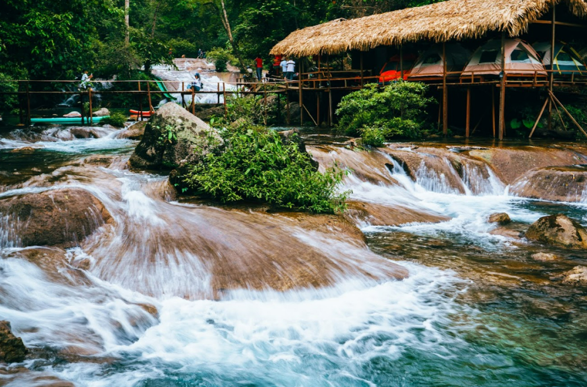 Khám phá suối Chà Cùng