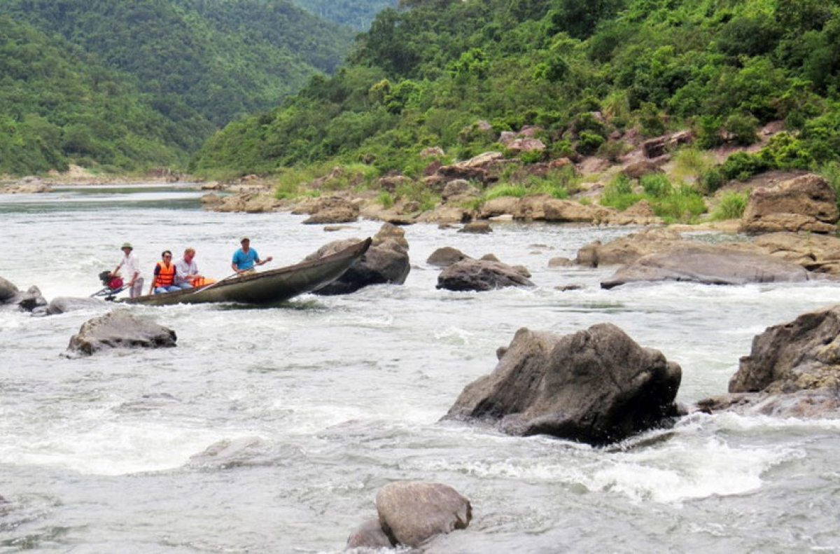 Vượt thác Tam Lu giữa đại ngàn