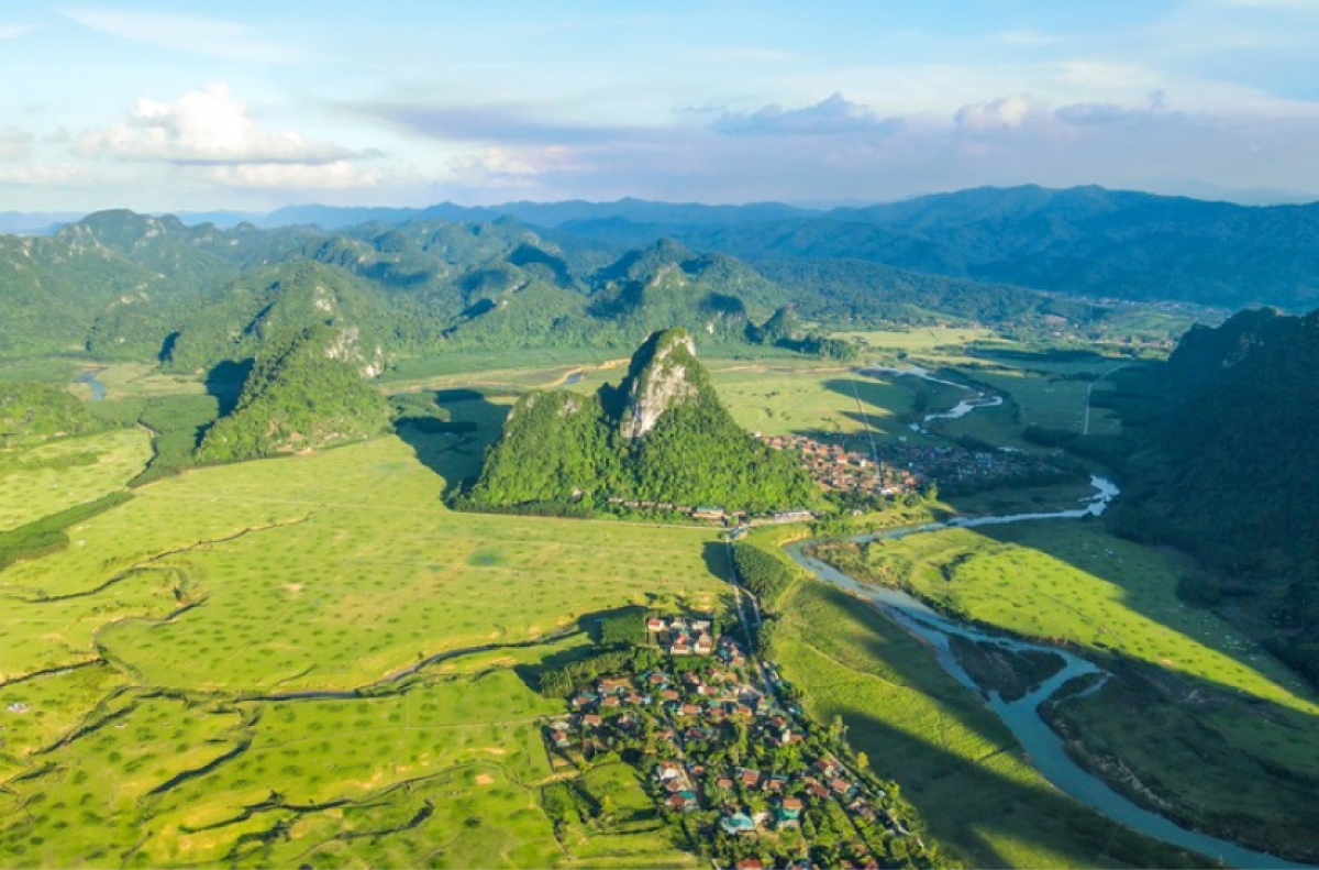 Bức tranh thủy mặc giữa đời thường