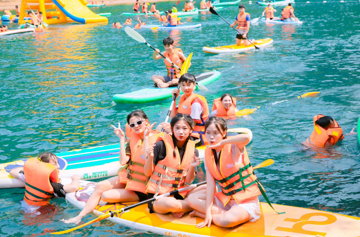 Khám phá các điểm sống ảo tại Hava – Thung lũng ngọc bích 5 Chèo kayak – Dạo chơi giữa ngọc xanh đại ngàn