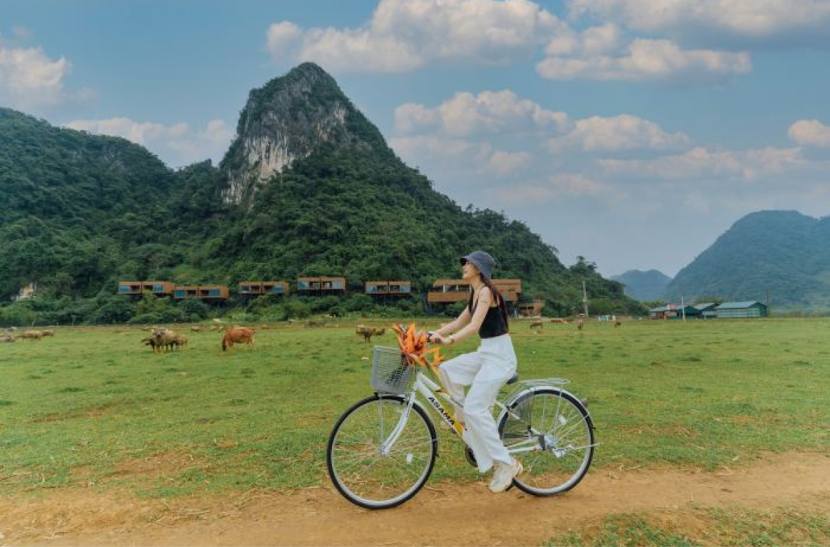 Đạp xe qua thung lũng – thong dong giữa thiên nhiên