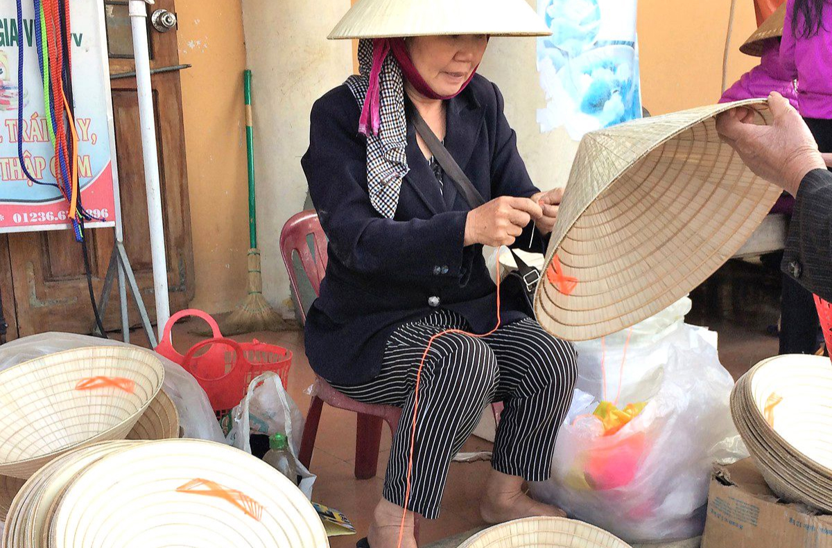 Làng nghề hiện lên như một “xưởng thủ công khổng lồ”