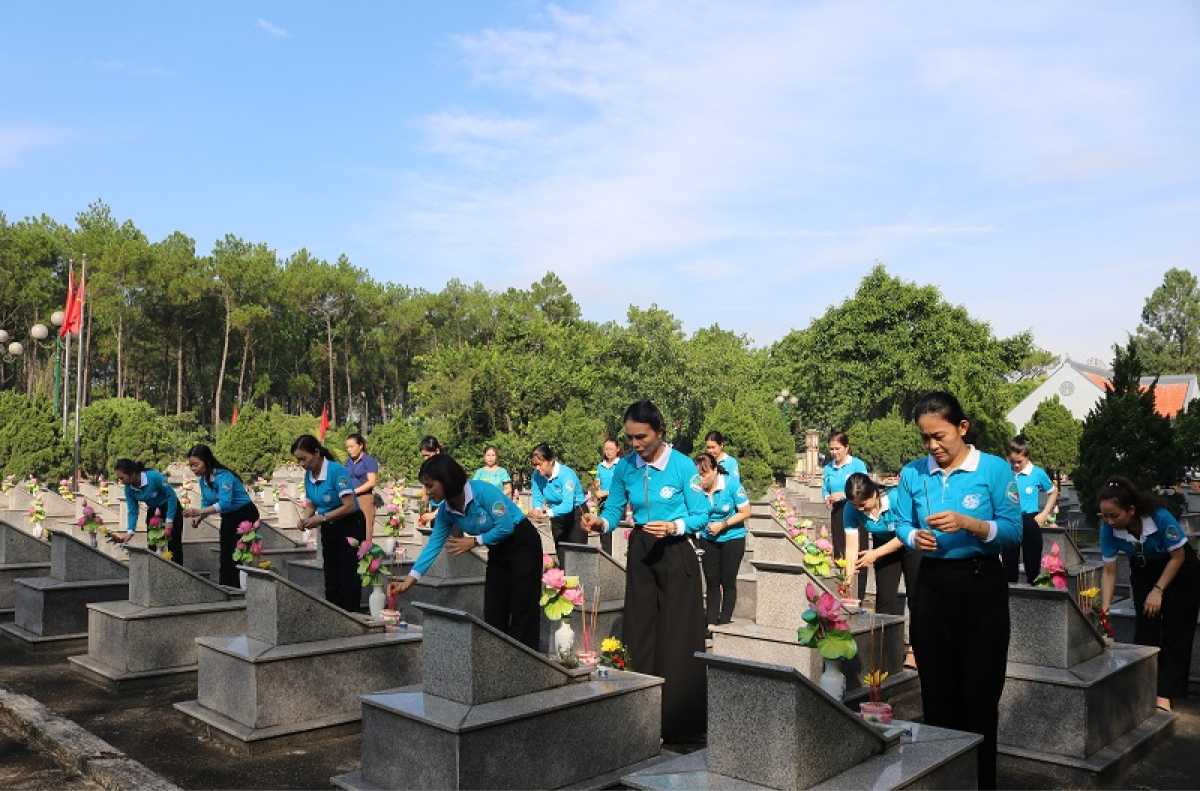 Đường Ba Trại - Con đường Đà Lạt tại Quảng Bình 6 Nghĩa trang liệt sĩ Thọ Lộc
