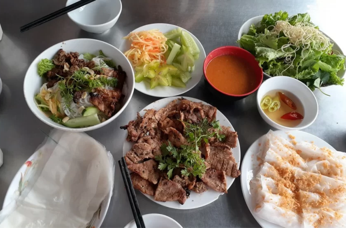 Bánh khoái Tứ Quý