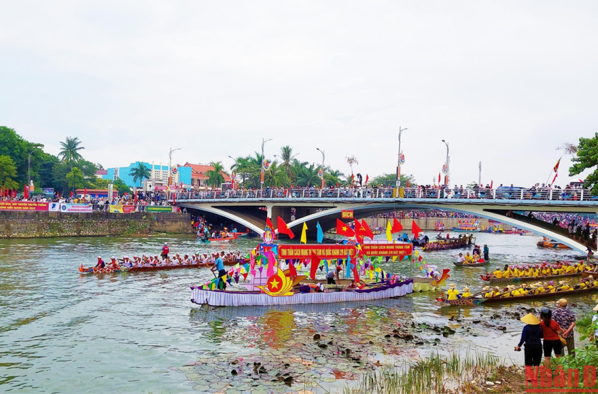 Trải nghiệm không khí lễ hội đua thuyền trên sông Kiến Giang