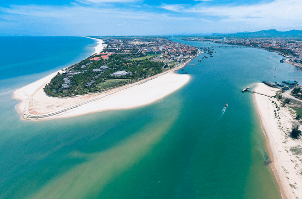 Biển Nhật Lệ - bãi biển nổi tiếng và sôi động nhất Đồng Hới