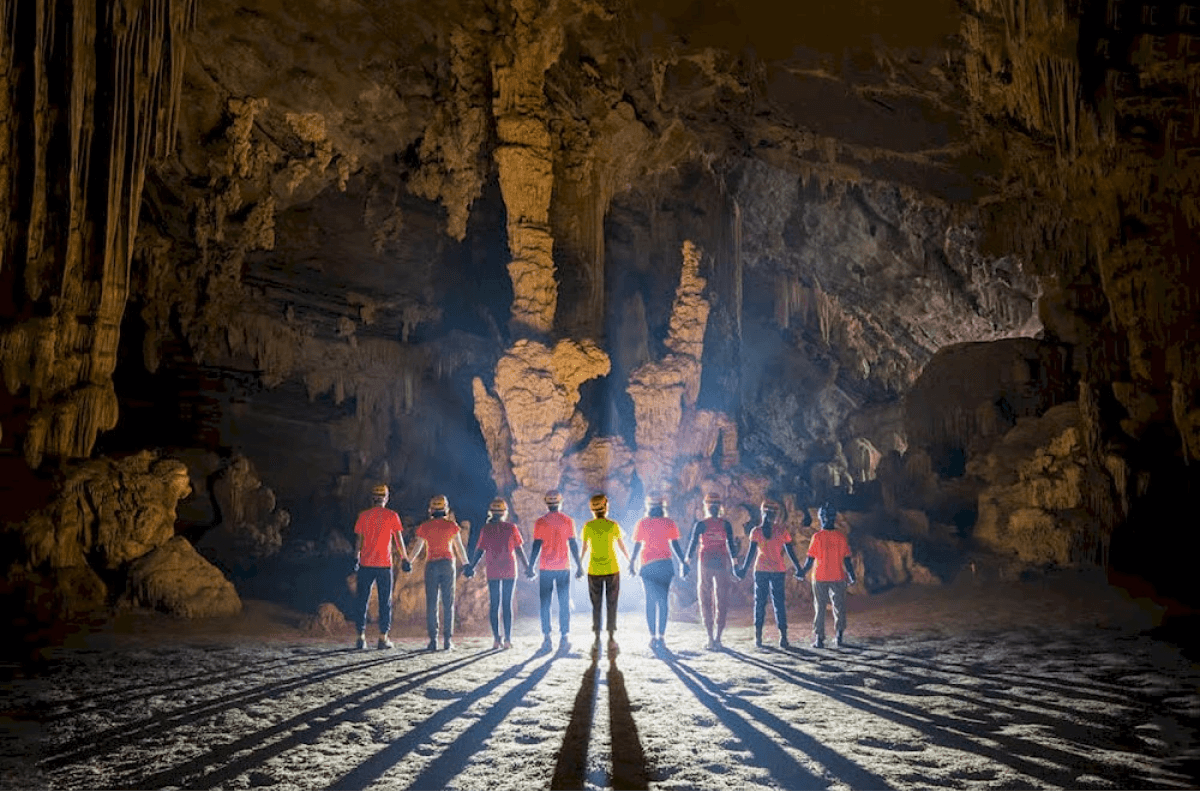 Hệ Thống Hang Động Tú Làn (Xã Tân Hóa) – "Phim Trường" Quốc Tế