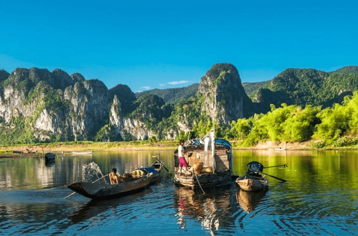 Dòng sông Gianh chảy qua Tuyên Hóa