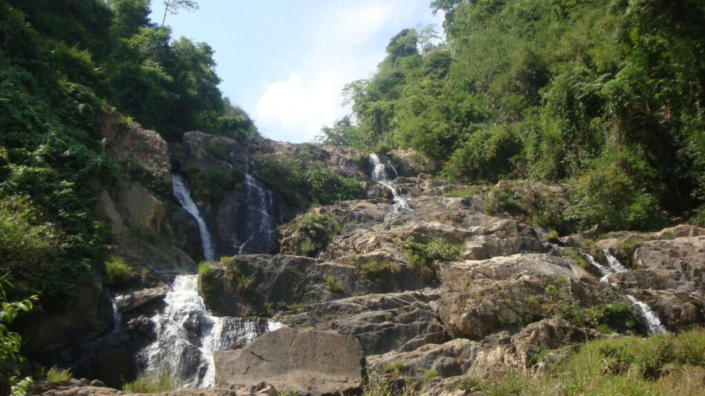 Hệ giá trị sinh thái bao quanh tạo nên sức hấp dẫn của thác