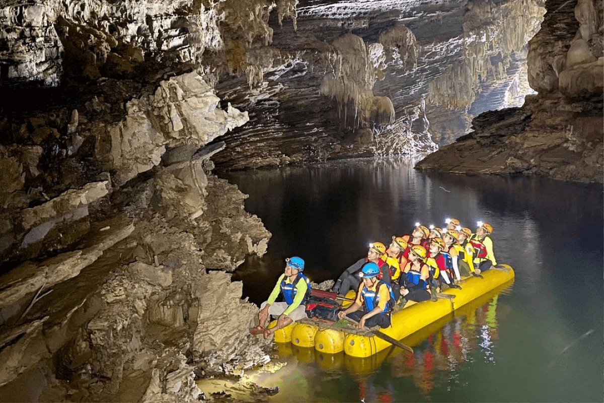 Các hang động nổi bật trong hệ thống Tú Làn