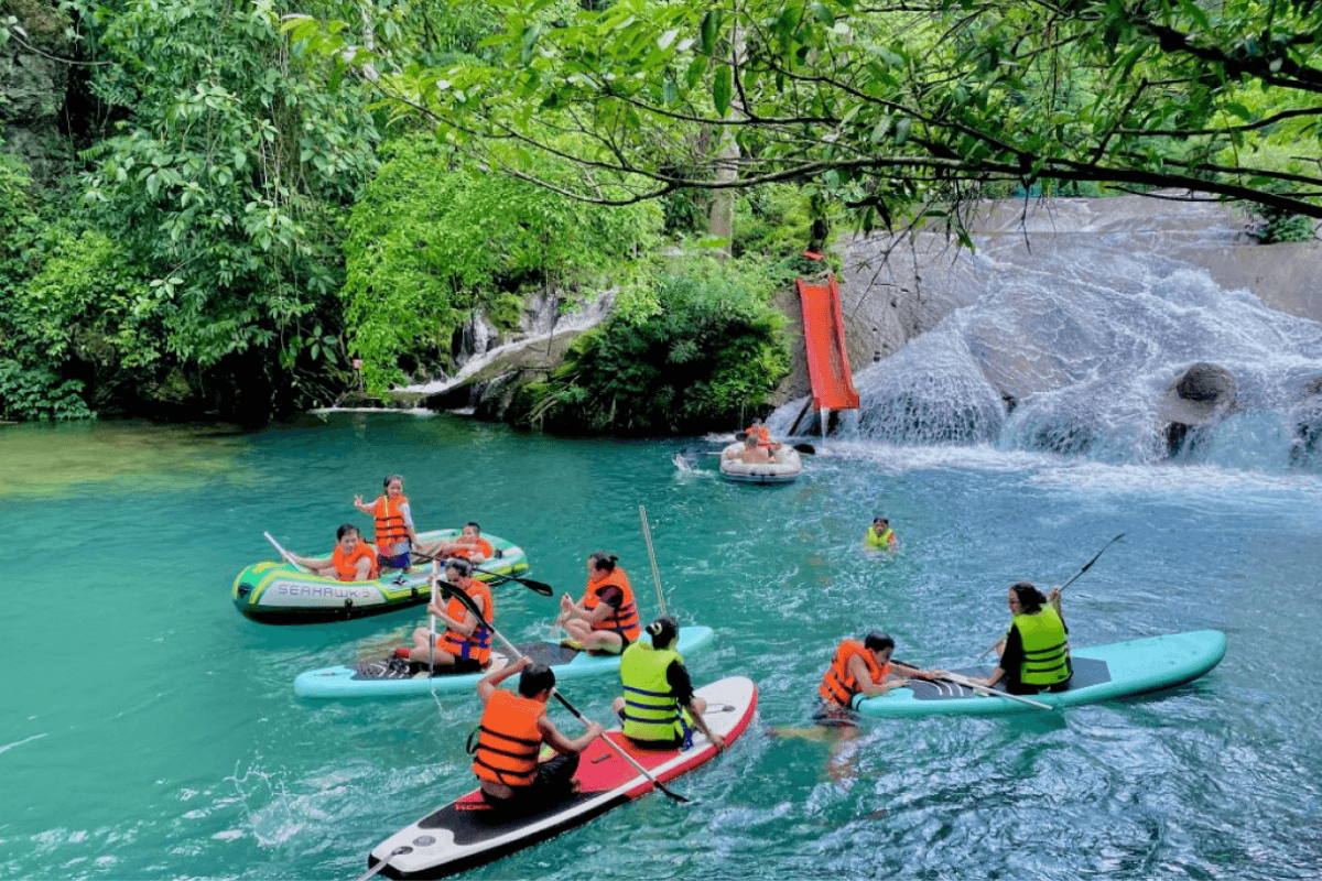 Ngoài câu cá, chơi gì ở suối Chà Cùng?