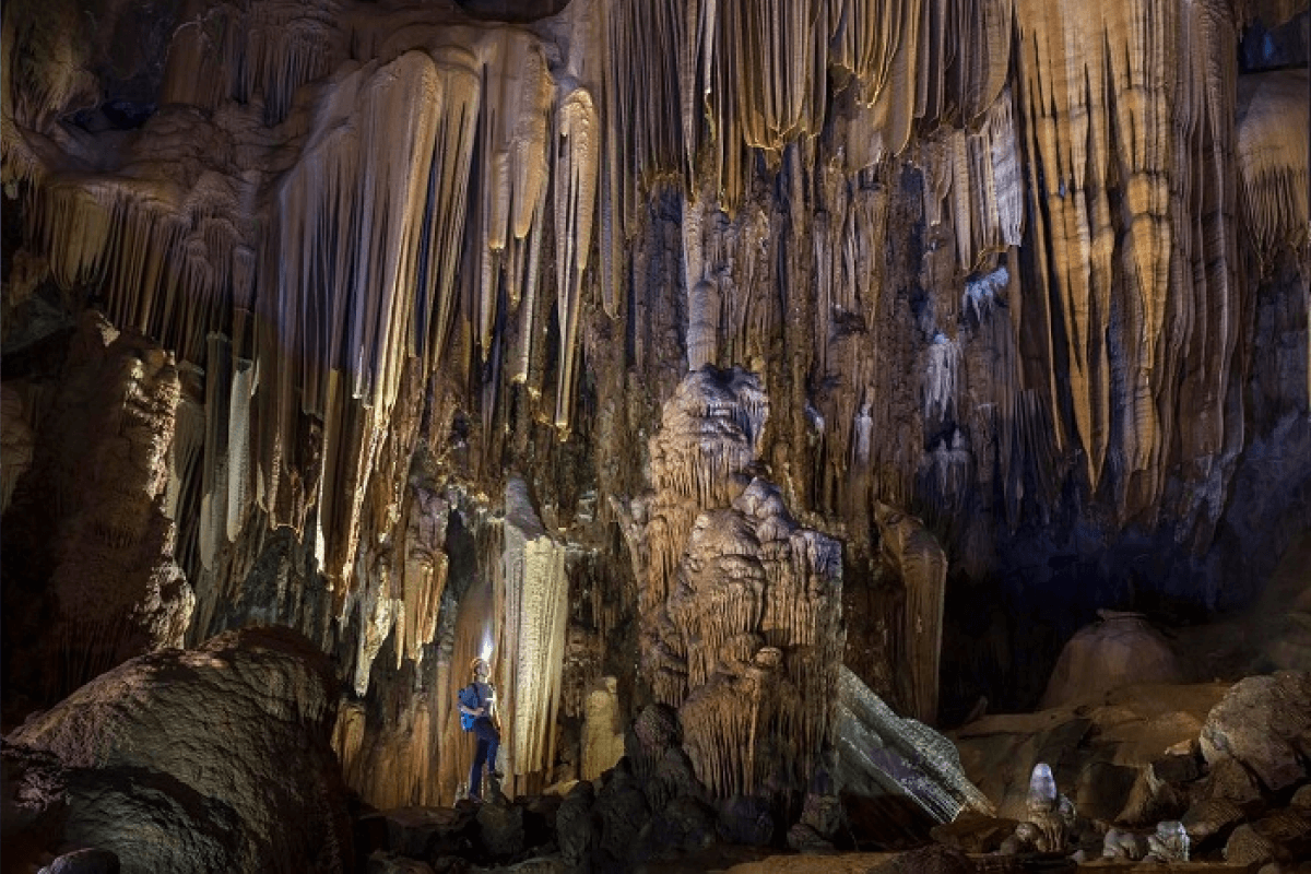 Hang Hung Thoòng có gì đặc biệt?