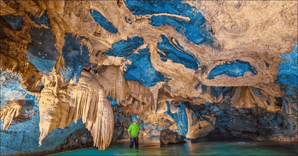 Hang Nước Nứt Quảng Bình – Hang Động Sông Ngầm