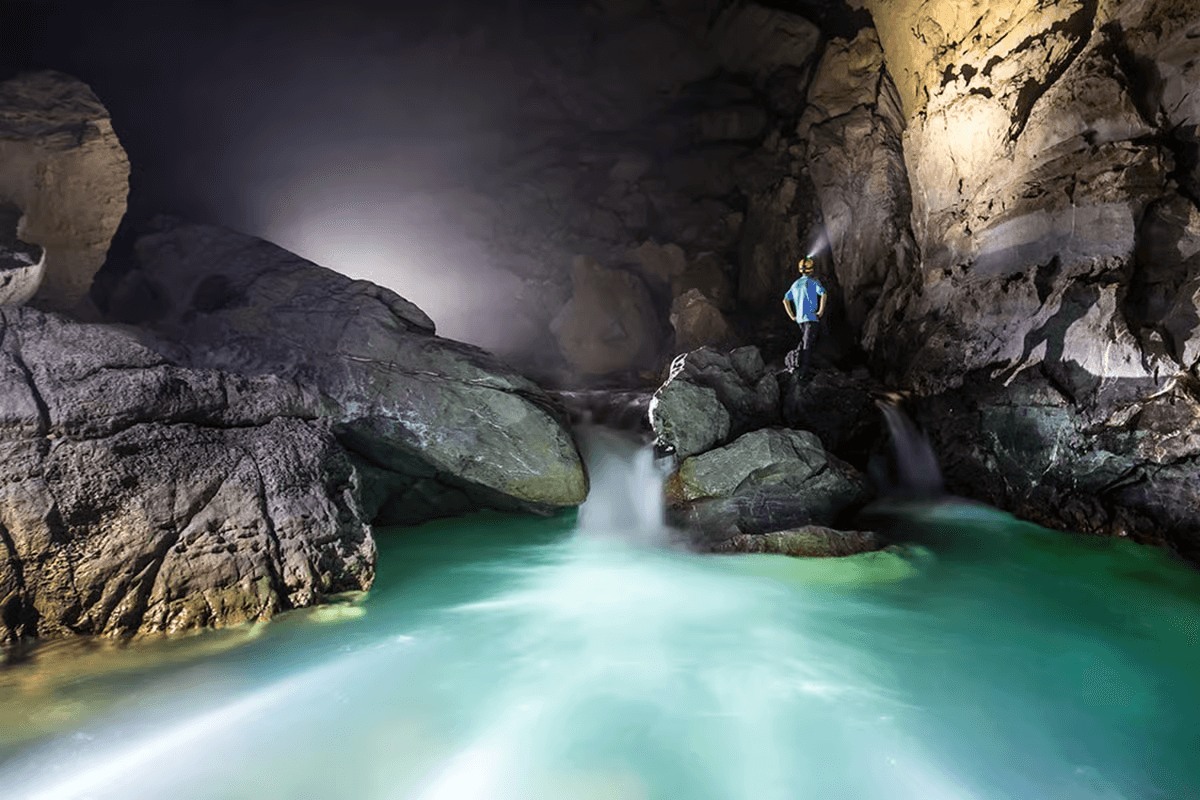 Hang Nước Nứt có gì đặc biệt?