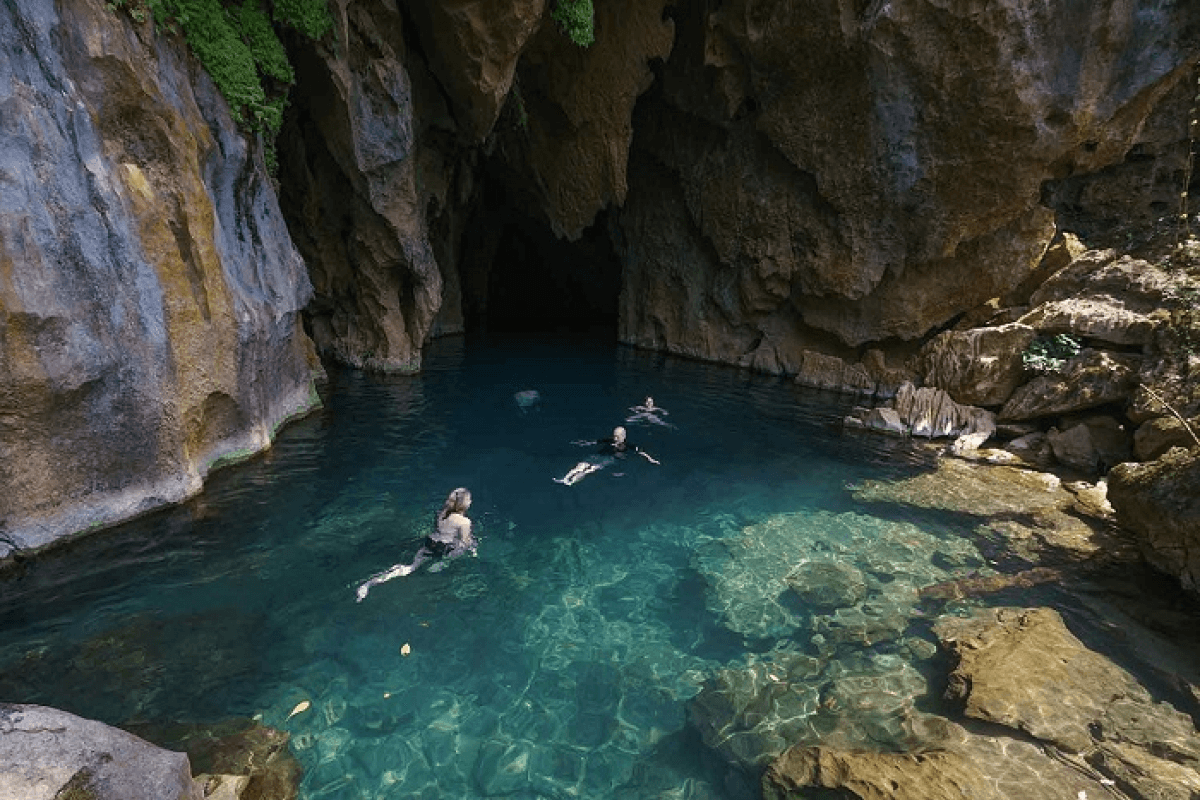 Hang Trạ Ang có gì đặc biệt?