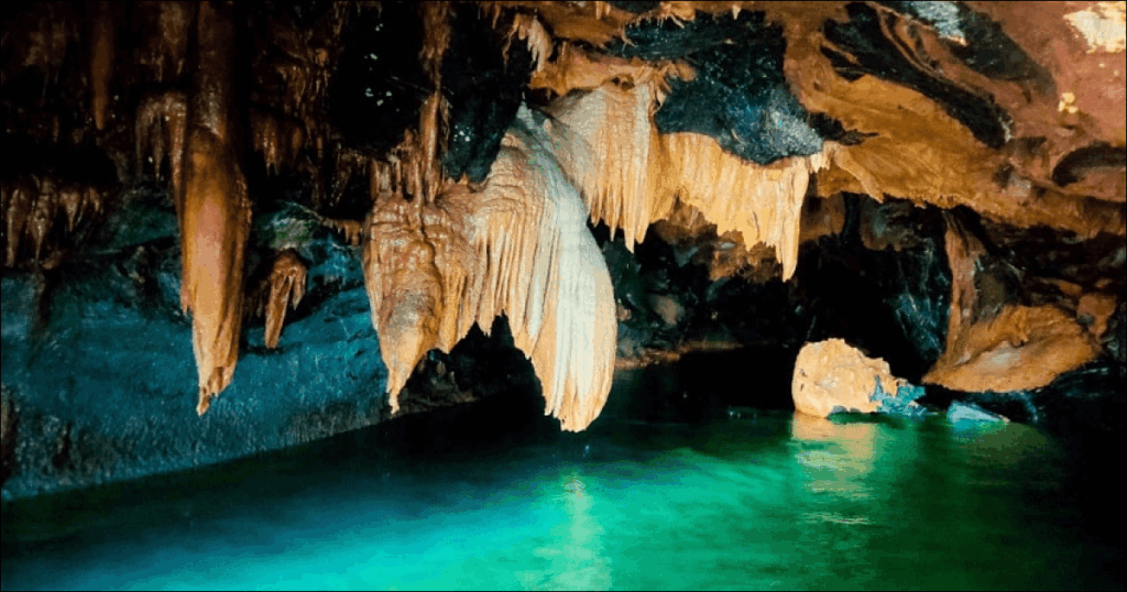 Hang Va Quảng Bình – Hang Động Thạch Nhũ Hình Nón Độc Đáo