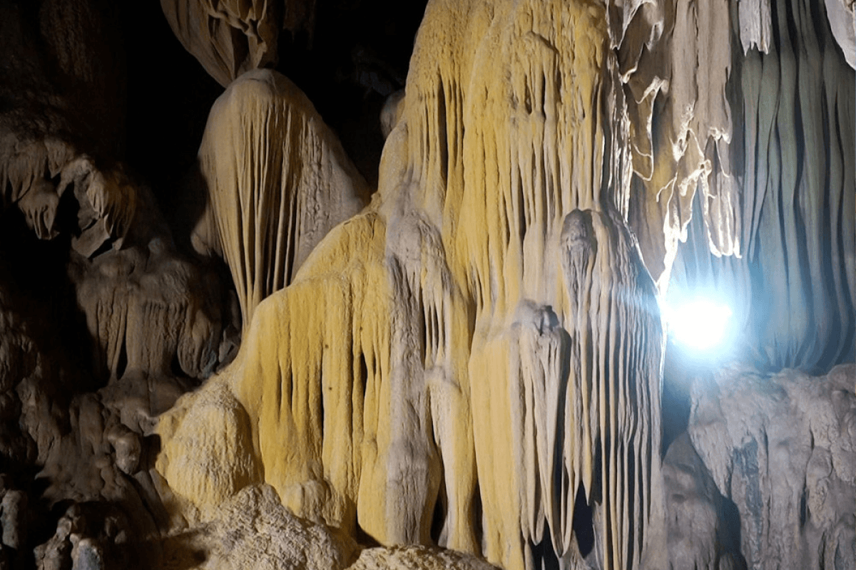 Hang Vân Tiên ở đâu?