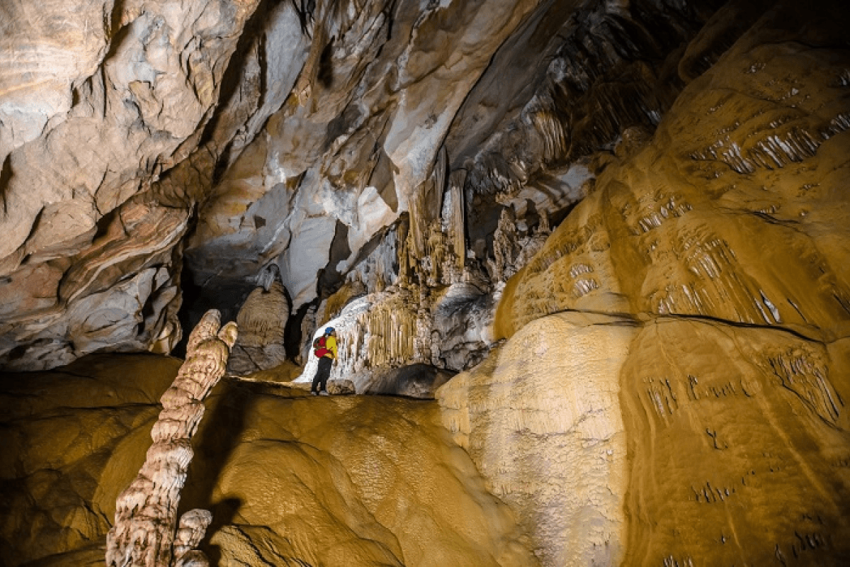 Hang Vòm – Giếng Voọc ở đâu?