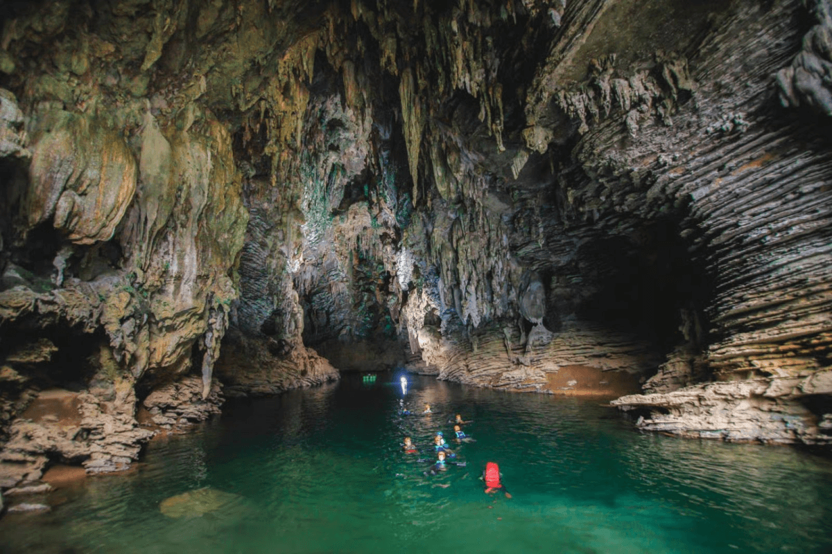 Hệ thống hang Tú Làn có gì đặc biệt?