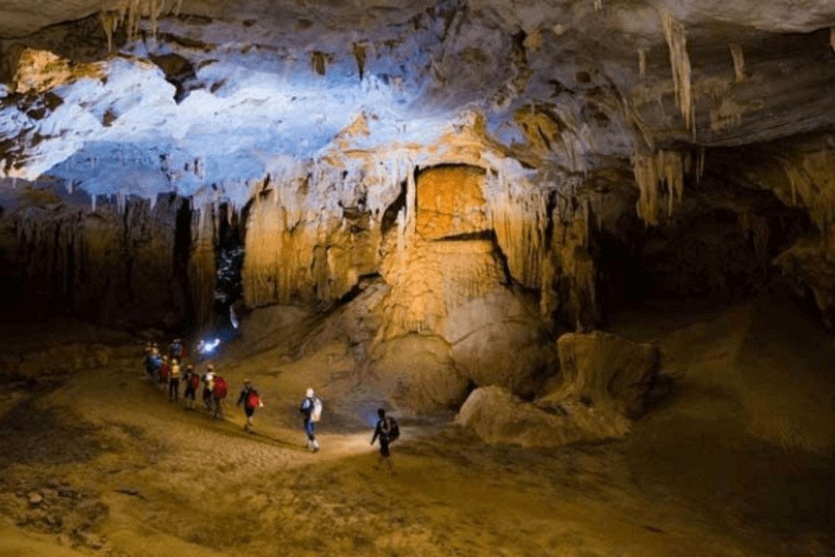 Hệ thống hang Tú Làn có gì đặc biệt?