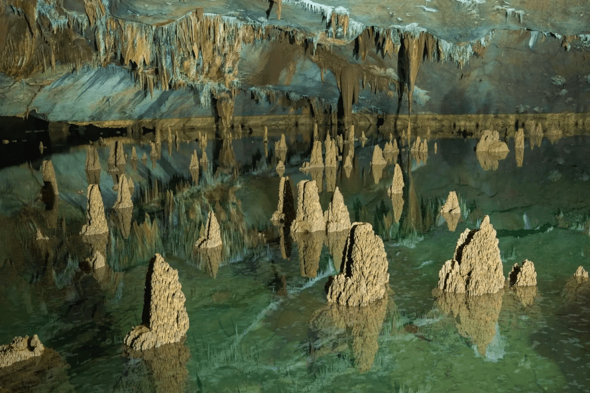 Hang Va có gì đặc biệt?