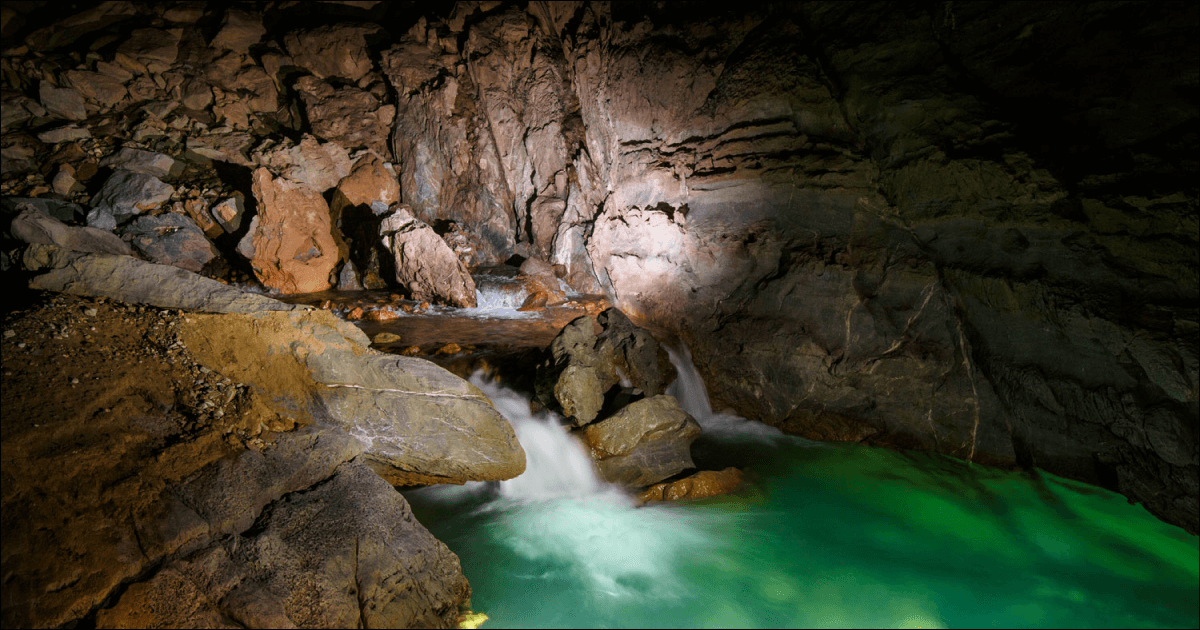 Hang Nước Nứt có gì đặc biệt?