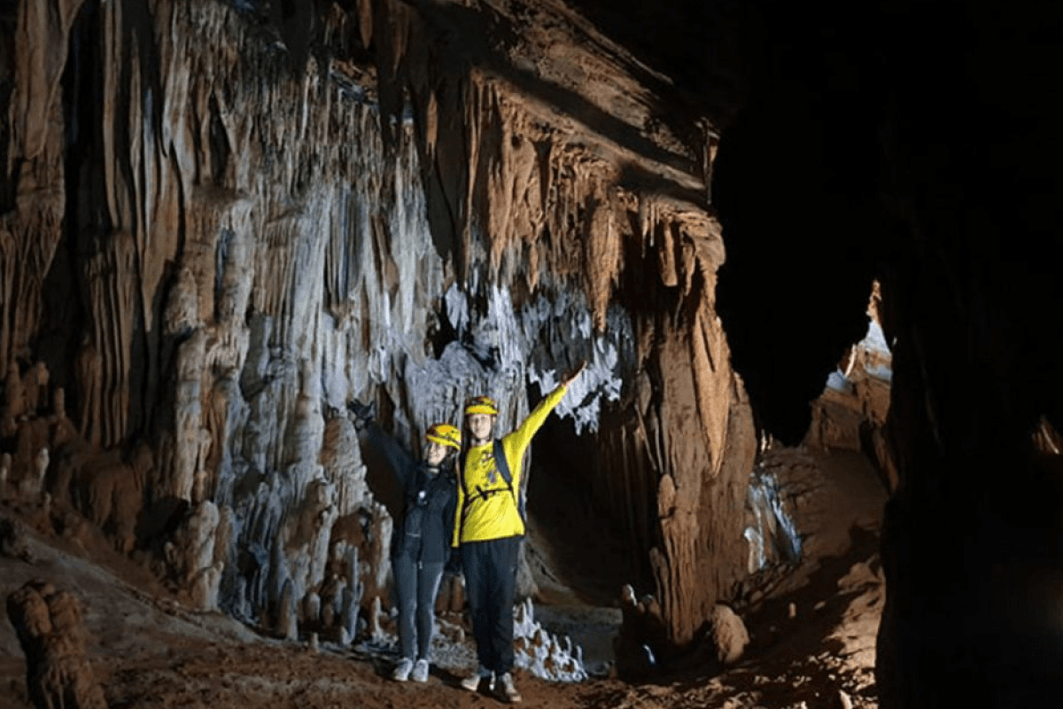 Kinh nghiệm khám phá Hang Vòm ở Quảng Bình