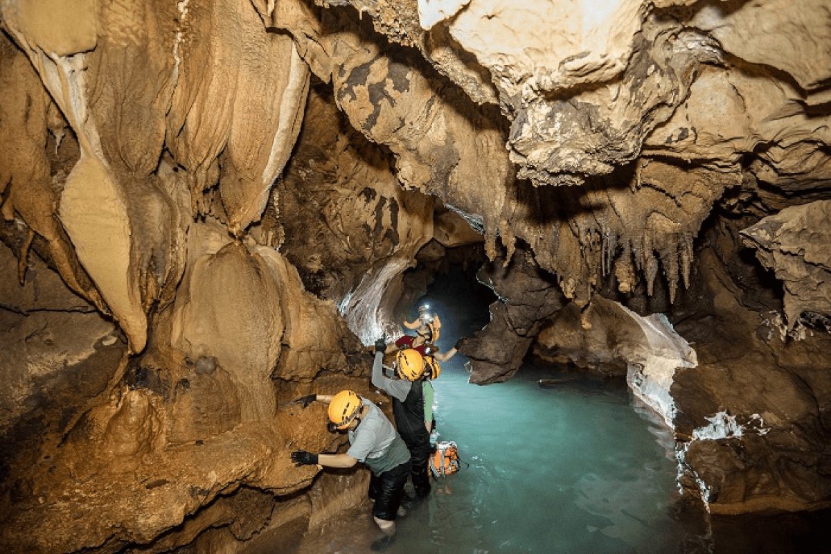 Lịch sử khám phá Hang Vòm – Giếng Voọc