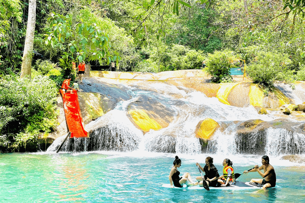 Những hoạt động khi camping tại suối Chà Cùng