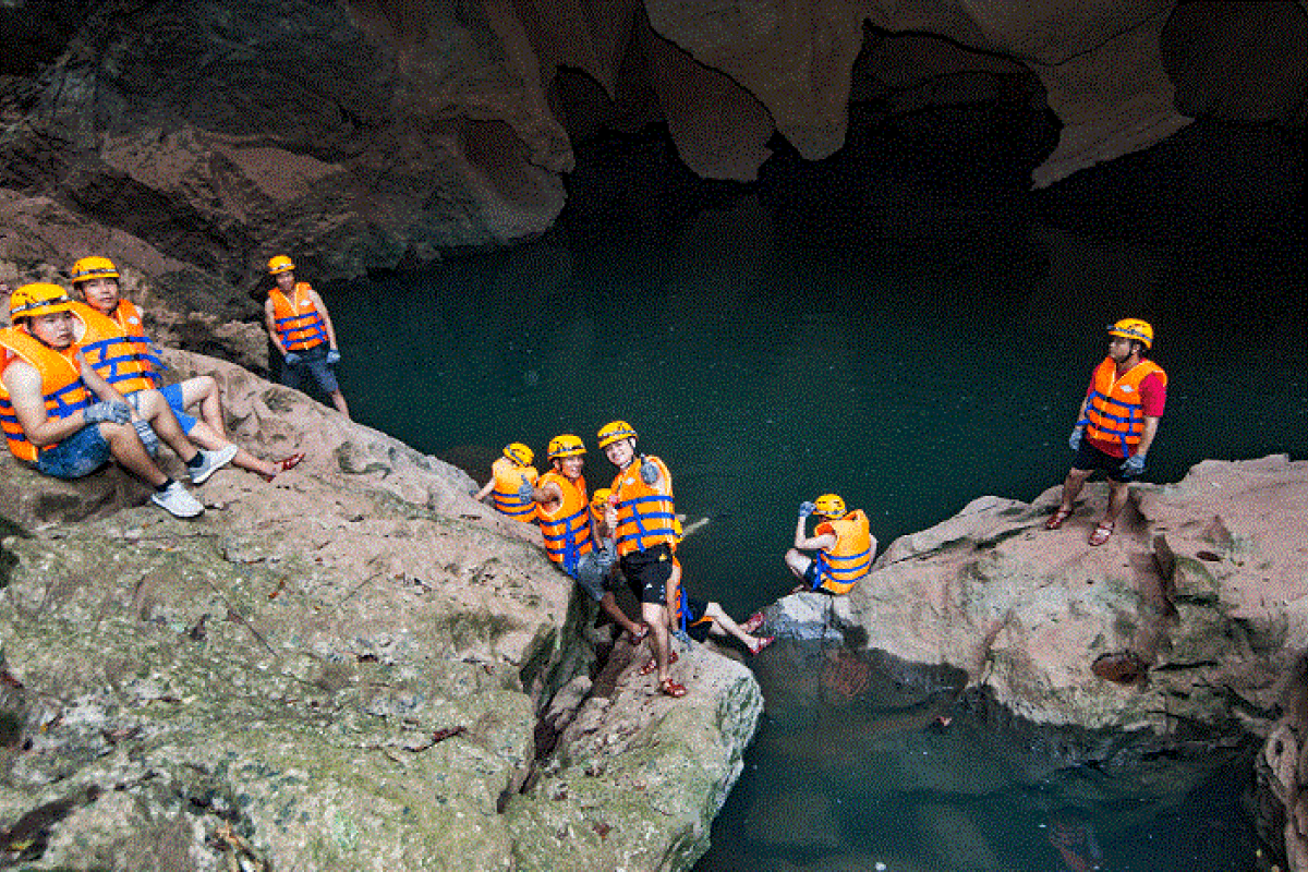 Trải nghiệm khám phá Hang Vòm – Giếng Voọc