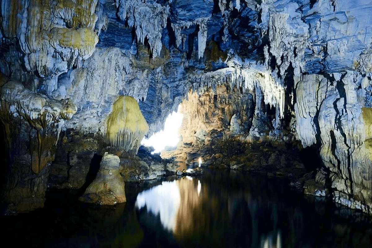 Trải nghiệm tour hang Tú Làn