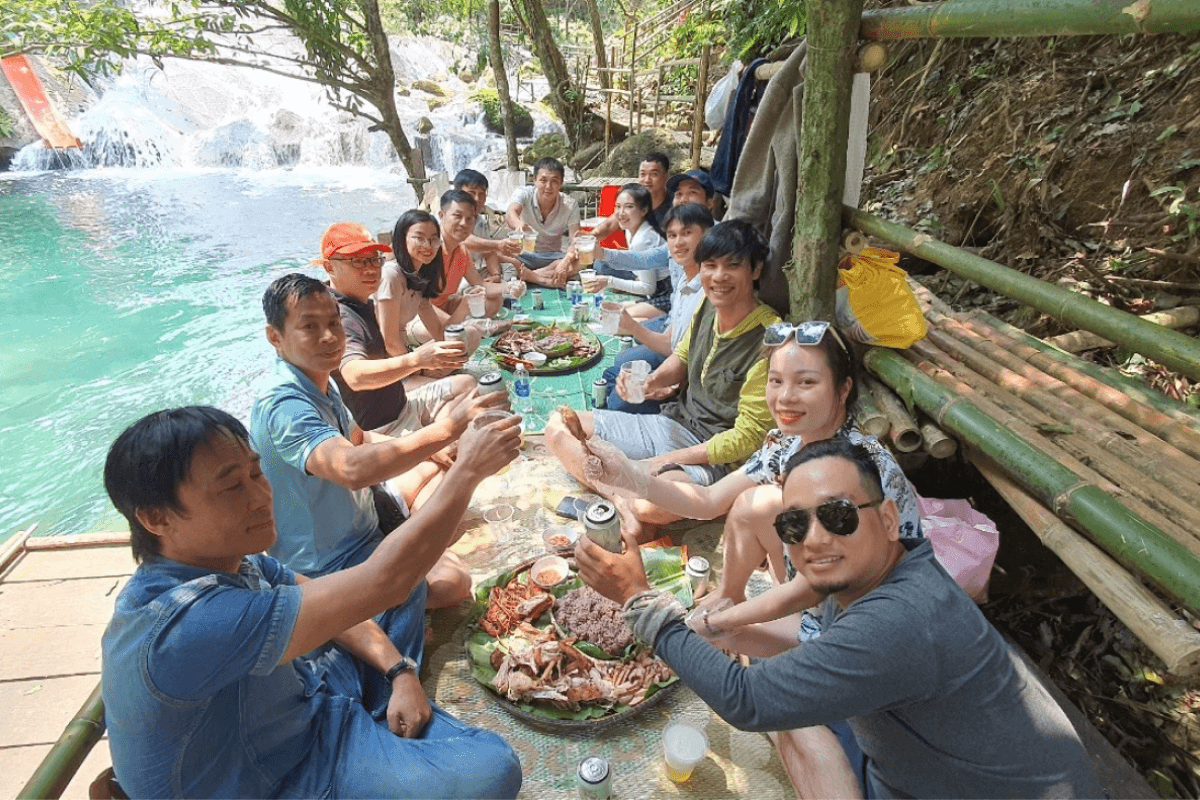 Kinh nghiệm ăn uống tại suối Chà Cùng