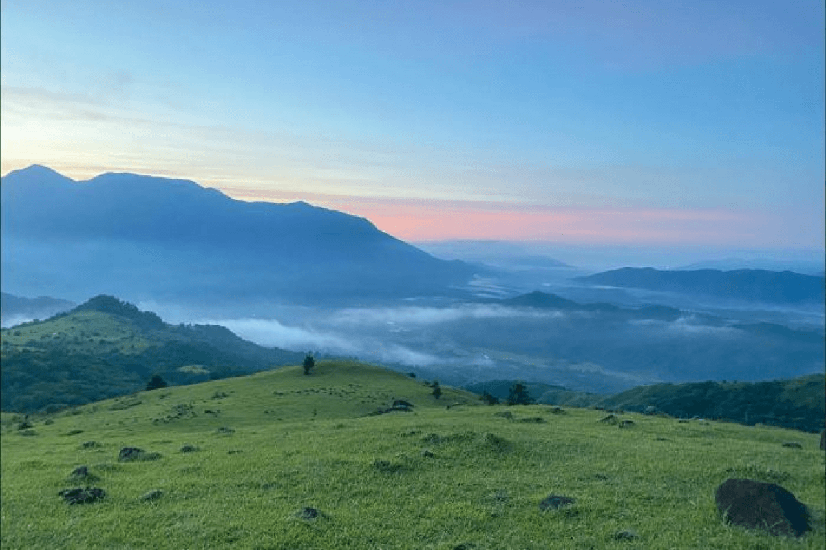 Đồi Cỏ Xa Reng – Điểm Trekking Giữa Đại Ngàn Quảng Trị 3 Điều gì khiến đồi cỏ Xa Reng được nhiều người yêu thích?