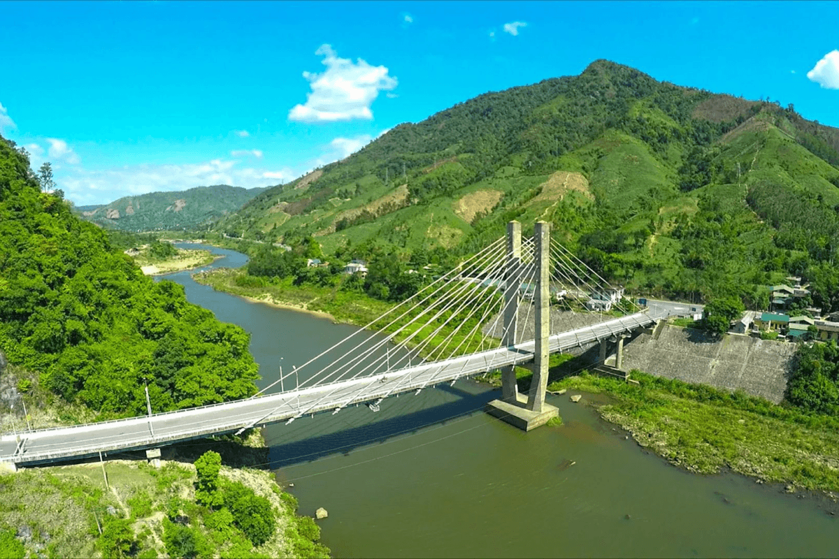 Cầu Đakrông có gì đặc biệt?